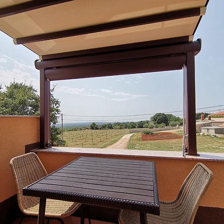 Ferienwohnung Magnavisum Kaštelir Exterior foto